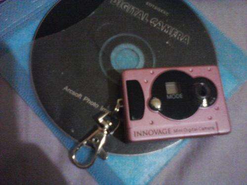 SMALL DIGITAL CAMERA